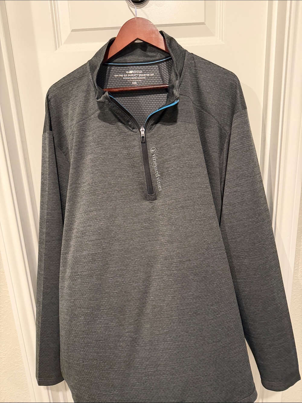 Vineyard Vines Men's Charcoal Gray Half-Zip Performance Pullover with Blue Trim